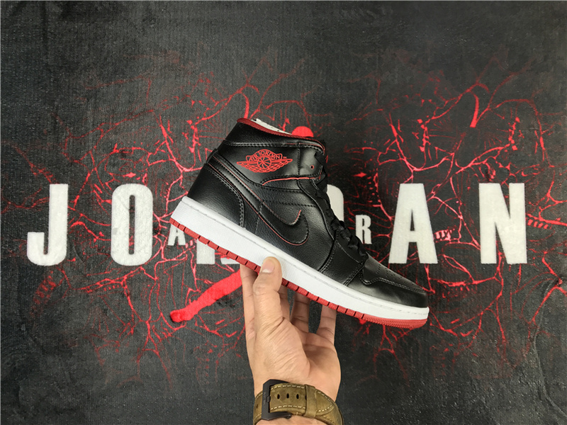 Air Jordan 1 Mid 554724 028